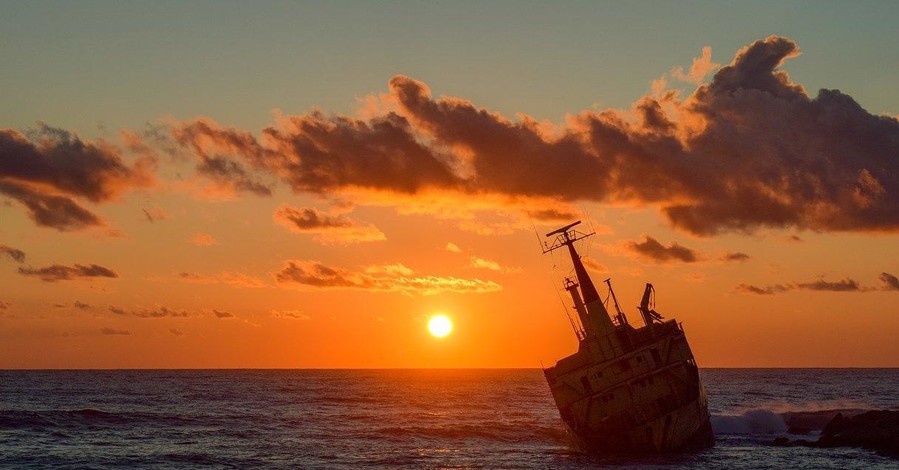 Потерпевшее бедствие в Черном море судно взял на буксир украинский катер морской охраны