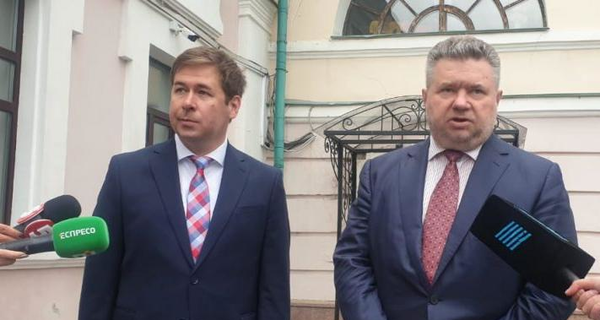 Адвокаты Порошенко подали в суд на Зеленского из-за 