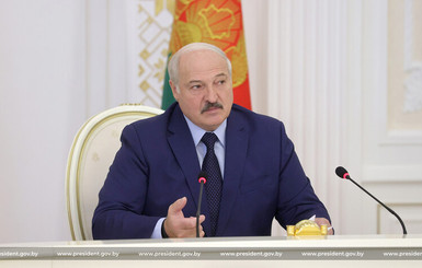 Лукашенко заявил, что не позволит превратить Беларусь в 