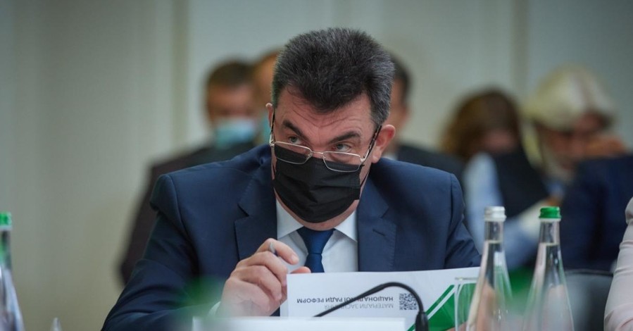 СНБО ввел санкции против 100 граждан Украины, которые под ограничениями Министерства финансов США