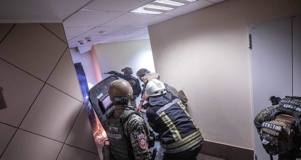 Опубликовано видео штурма квартиры голосеевского стрелка