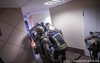 Опубликовано видео штурма квартиры голосеевского стрелка