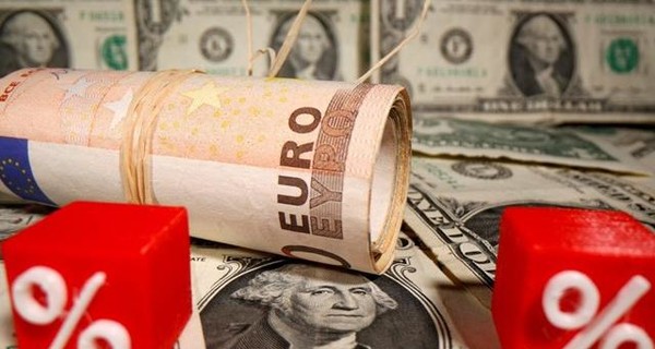 Курс валют на сегодня: доллар упал, евро чуть подрос