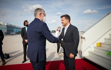 Зеленский прилетел в Германию для встречи с Меркель и Штайнмайером