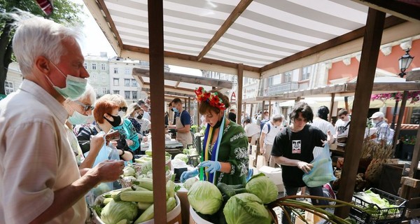 Дорогу кабачкам и картошке: почем летнее меню для народа