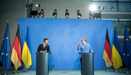 Президент Украины Владимир Зеленский и канцлер Германии Ангела Меркель выступили с заявлениями перед переговорами в канцелярии в