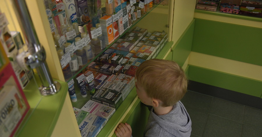 Рада запретила продавать лекарства детям до 14 лет