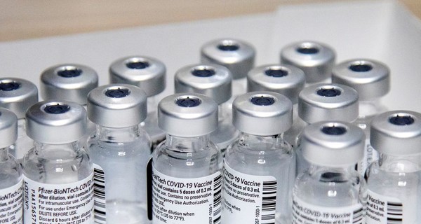Минздрав изменил условия хранения вакцины Pfizer от коронавируса