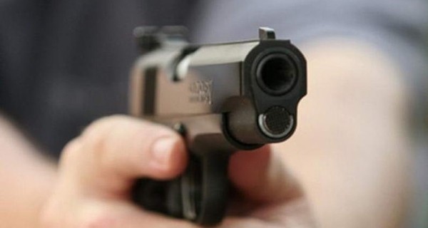 В Одессе полицейский случайно выстрелил себе в живот