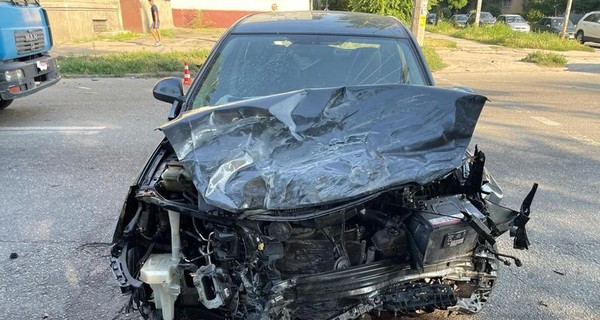 В Запорожье иномарка протаранила маршрутку, пострадали 13 человек