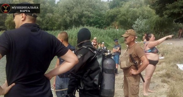 В Киеве водолазы и полиция два часа искали труп женщины, но она оказалась живой