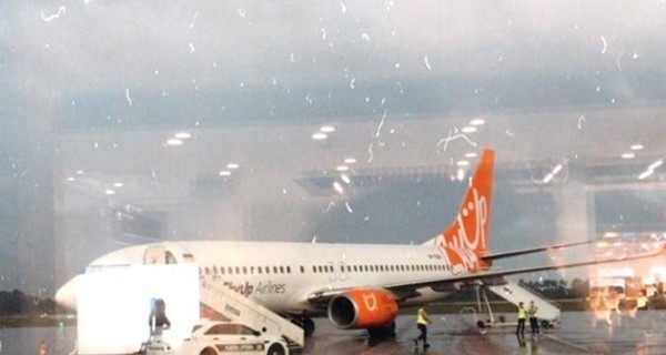 В SkyUp назвали причиной задержки рейса Батуми - Харьков птицу, попавшую в самолет