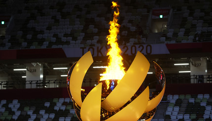 В Токио зажгли Олимпийский огонь