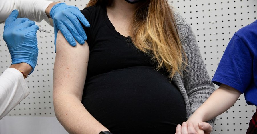 В Минздраве рекомендуют беременным вацинироваться от коронавируса