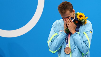 Олимпийские игры в Токио-2020 - Плавание - Мужчины на 800 м вольным стилем - Церемония награждения -  Бронзовый призер Михаил Ро