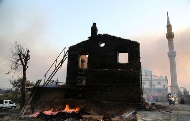 Турция продолжает борьбу с лесными пожарами: в Мармарисе началась эвакуация туристов из отелей