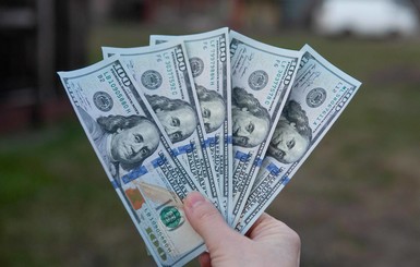 Средняя зарплата в Украине уже больше 500 долларов, но это не радует