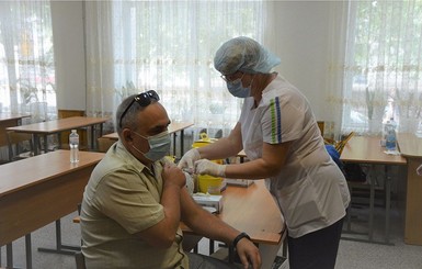 В Кропивницком начали делать прививки против COVID-19 в автобусах