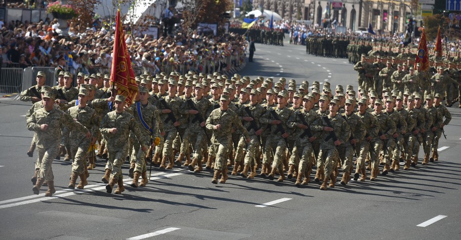Почему Владимир Зеленский вернулся к военным парадам
