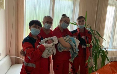 В Харькове женщина родила двойню дома: Не успела выехать