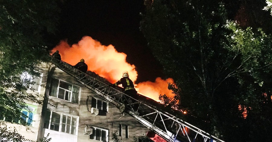 Пожар в центре Запорожья мог возникнуть из-за взрыва баллона с газом