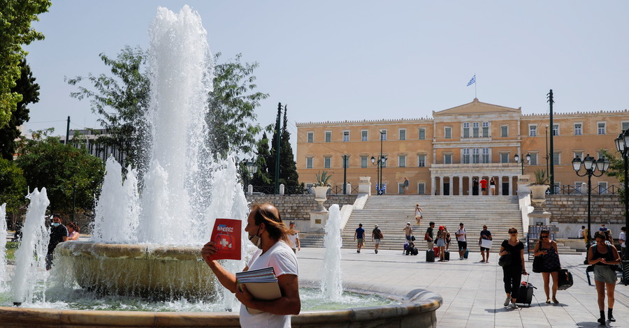 В Греции ограничили посещение туристических объектов из-за 45-градусной жары 