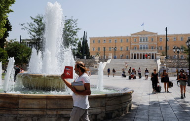 В Греции ограничили посещение туристических объектов из-за 45-градусной жары 