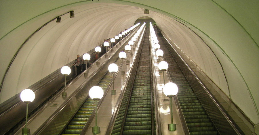 В Киеве пассажиры метро подрались на эскалаторе 