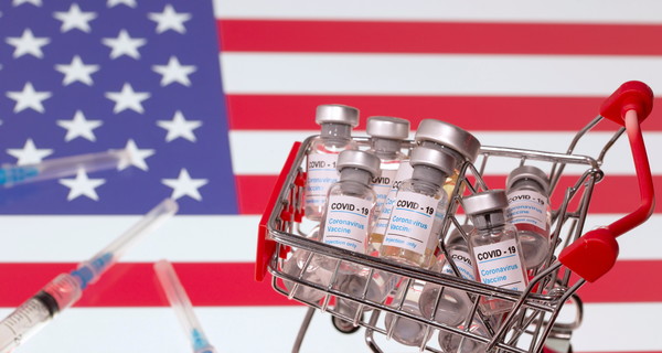 США введут обязательную COVID-вакцинацию для въезжающих иностранцев