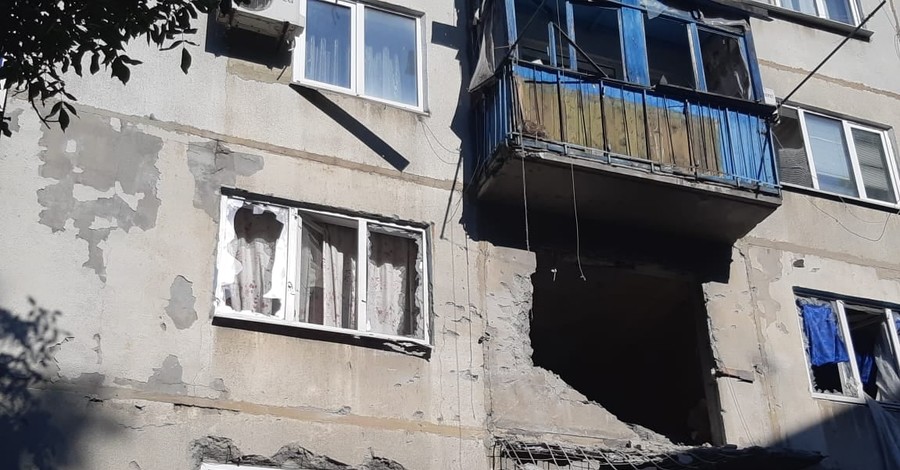 На Донбассе под обстрел попала многоэтажка в Красногоровке. Есть раненый