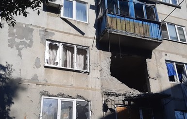 На Донбассе под обстрел попала многоэтажка в Красногоровке. Есть раненый