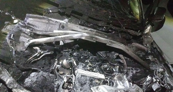 В Ровно неизвестные подожгли Audi депутата