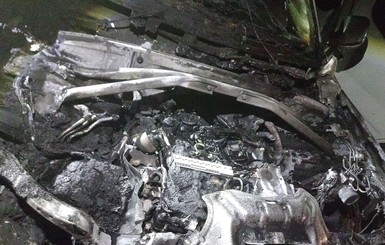 В Ровно неизвестные подожгли Audi депутата
