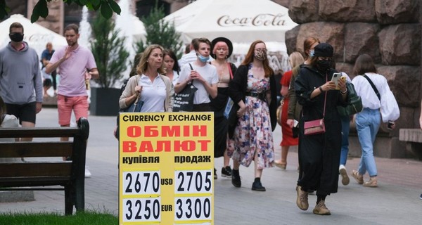Украинцы стали избавляться от валюты. Как это скажется на курсе доллара