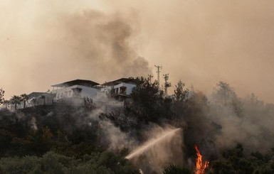 МИД обратился к украинцам в связи с пожарами в Греции и Северной Македонии