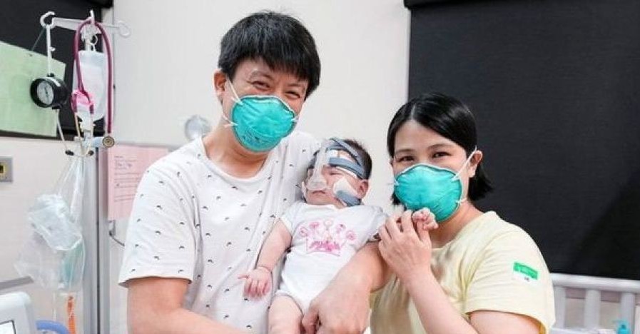 Весила как яблоко: в Сингапуре врачи больше года спасали самую маленькую новорожденную в мире