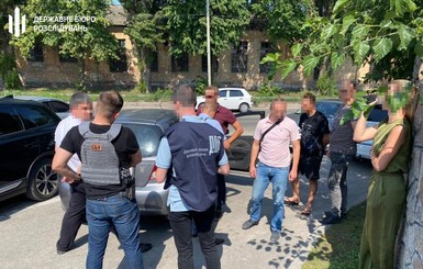 В Кировоградской области местные депутаты занимались вымогательством, у них изъяли арсенал оружия 