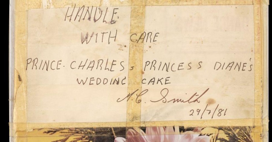 Кусочек истории: глазурь со свадебного торта принцессы Дианы продали за 65 тысяч гривен