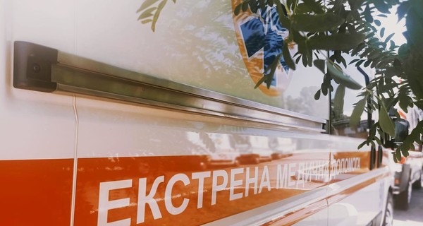 В Черкассах пациента в машине 