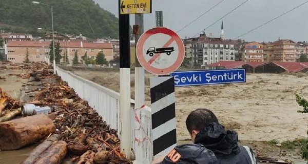 Пожары сменили наводнения: в Турции погибли шесть человек и 13 - пострадали