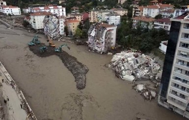Количество жертв наводнений в Турции достигло 70 человек