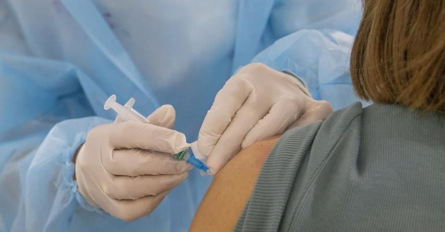 В Минздраве заявили, что эффективность третьей прививки от коронавируса пока не доказана