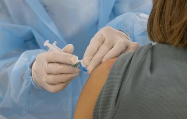 В Минздраве заявили, что эффективность третьей прививки от коронавируса пока не доказана