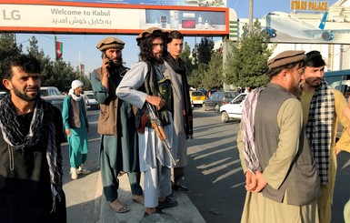 Офицер афганской армии: Власти оставили нас один на один с вооруженными дикарями