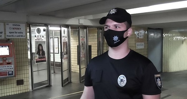 В Киеве полицейский спас пассажира метро, у которого случился сердечный приступ 