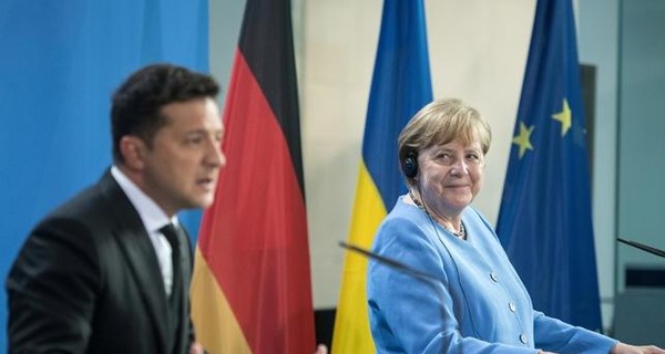 Меркель в Киеве возложит цветы к мемориалу Славы и получит орден от Зеленского