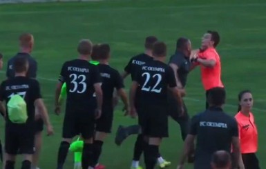 В матче Кубка Украины тренер избил арбитра