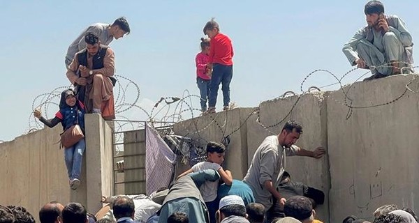 Афганцы просят Украину помочь с эвакуацией из Кабула