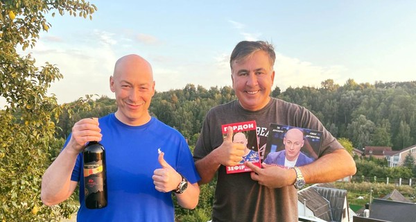 Гордон и Саакашвили обменялись подарками имени себя любимых