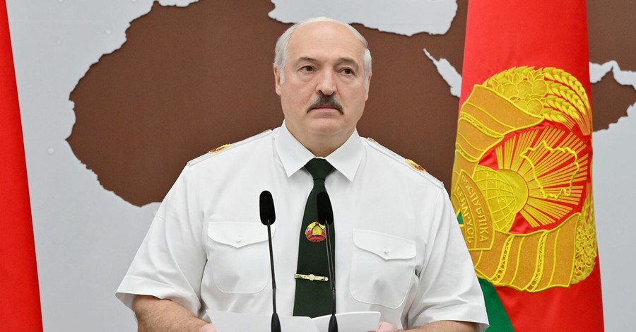 Лукашенко вспомнил Украину и Януковича, награждая силовиков